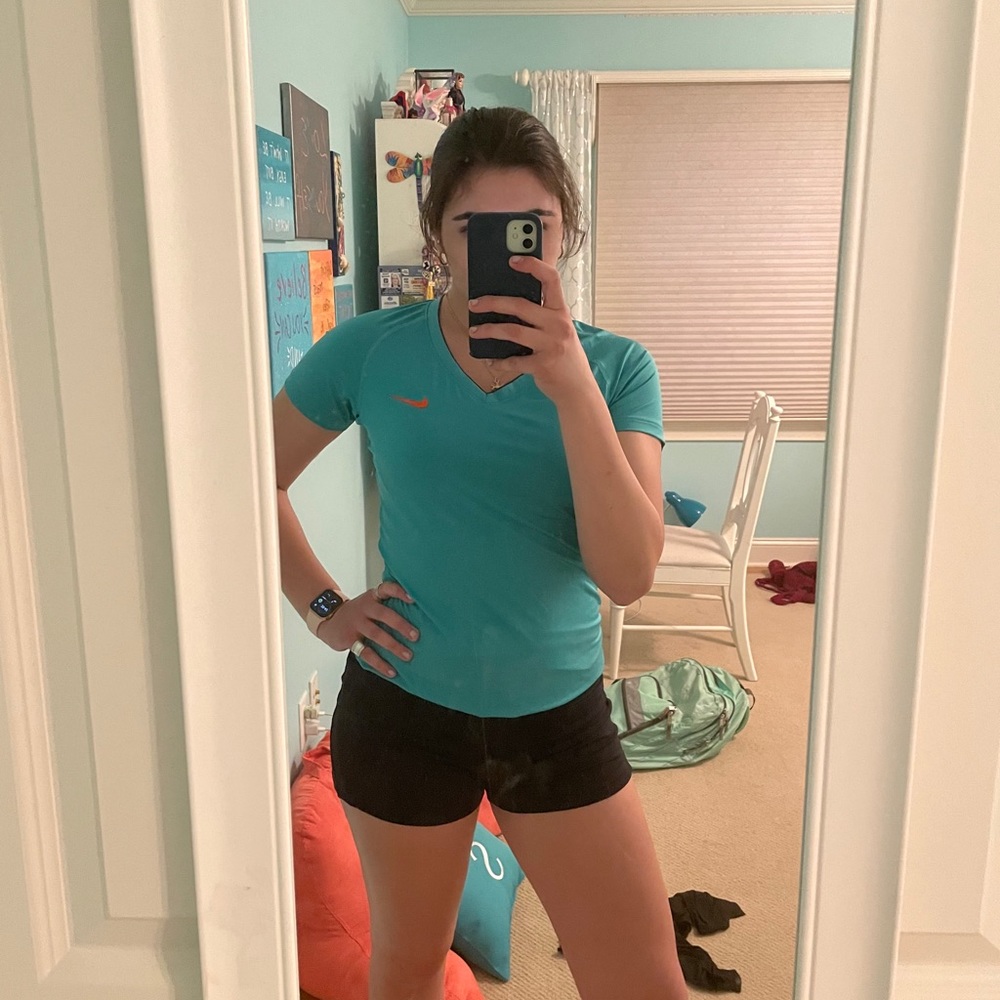 Athletic nike top